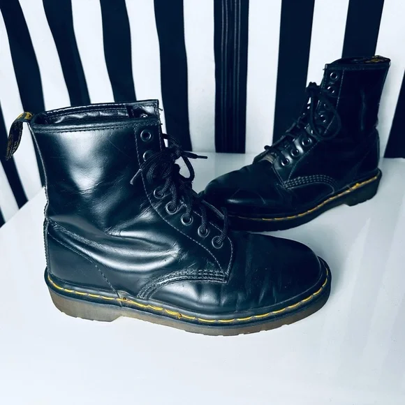 Martens Vintage Made in England Classic Black 1460 Pascal Boots